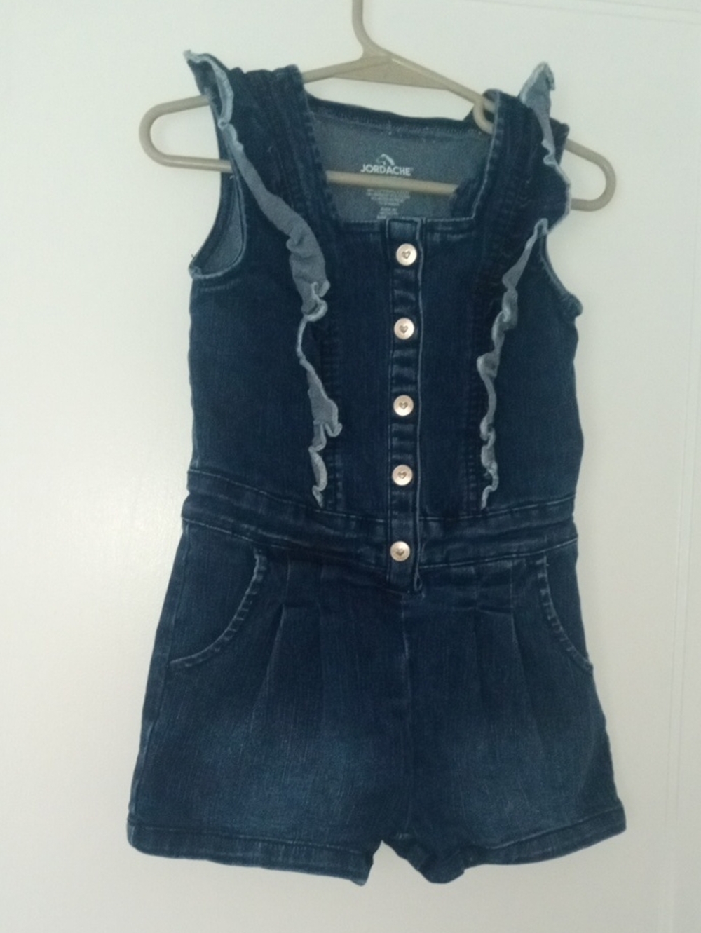 girl 3t Sleeveless denim romper with front button closure.